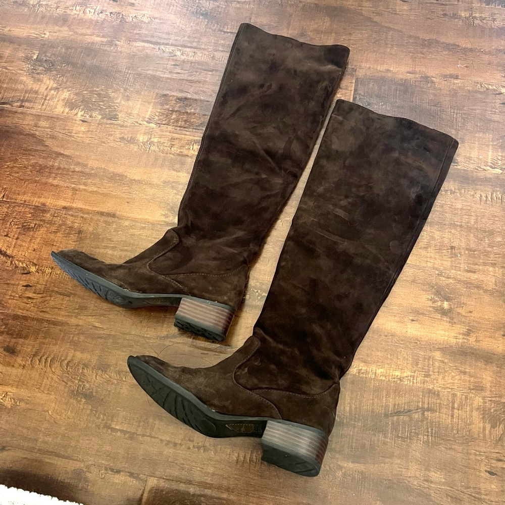 Barn Crown Suede Boots